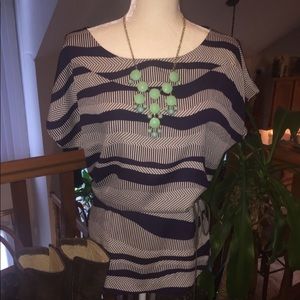 Forever 21 navy and gray top